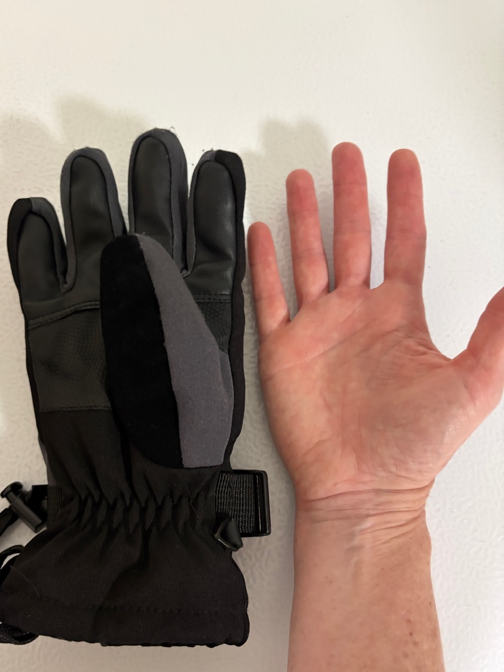 Treviso Black Gray Insulated Youth Ski Gloves size M